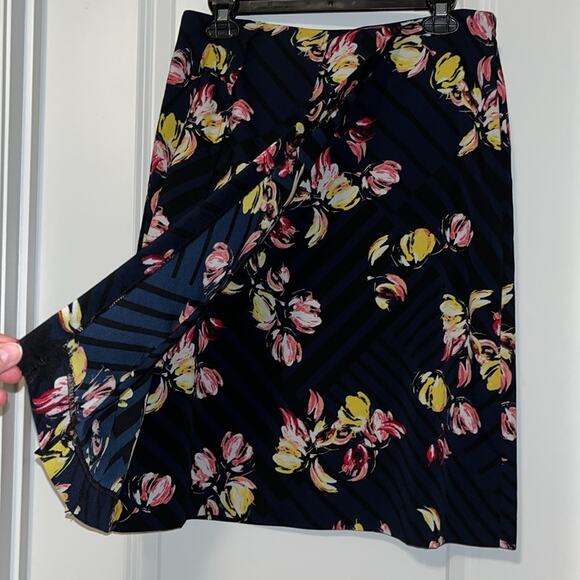 Banana Republic Floral Wrap Skirt - Picture 4 of 9